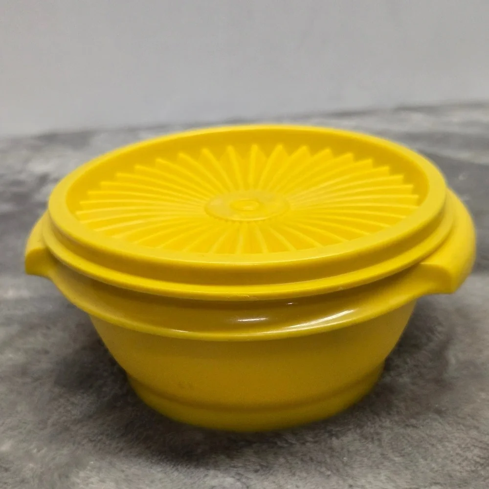Vintage Tupperware Yellow Servalier Bowl with Sunburst Lid 5 Inch Round 1323-5
